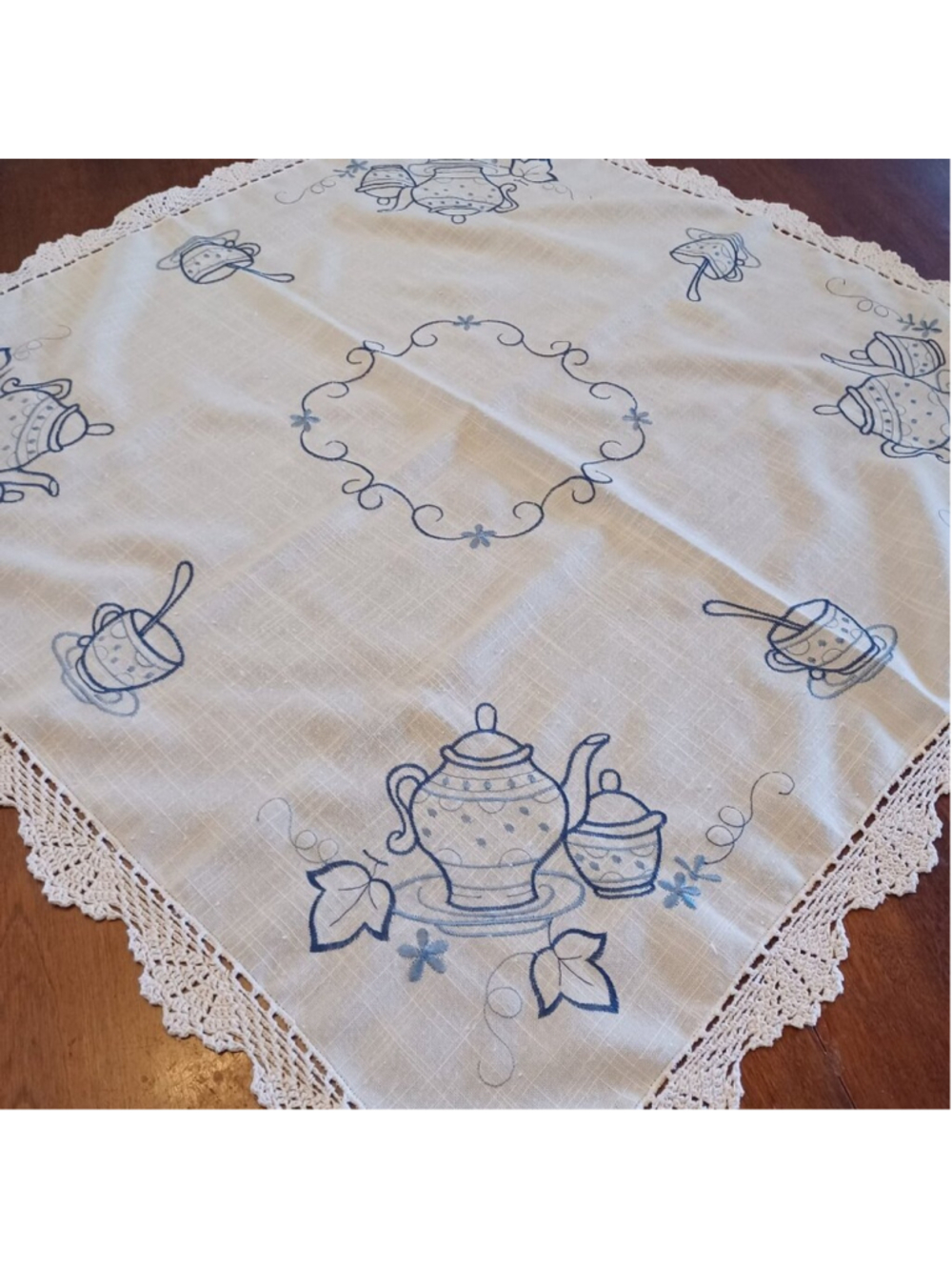 Vintage‎ Linen and lace border tablecloth